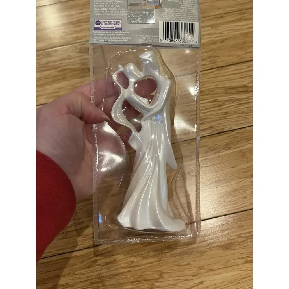 New Wilton Stock No.115-1060 First Kiss Wedding Cake Topper Modern White 6.5”